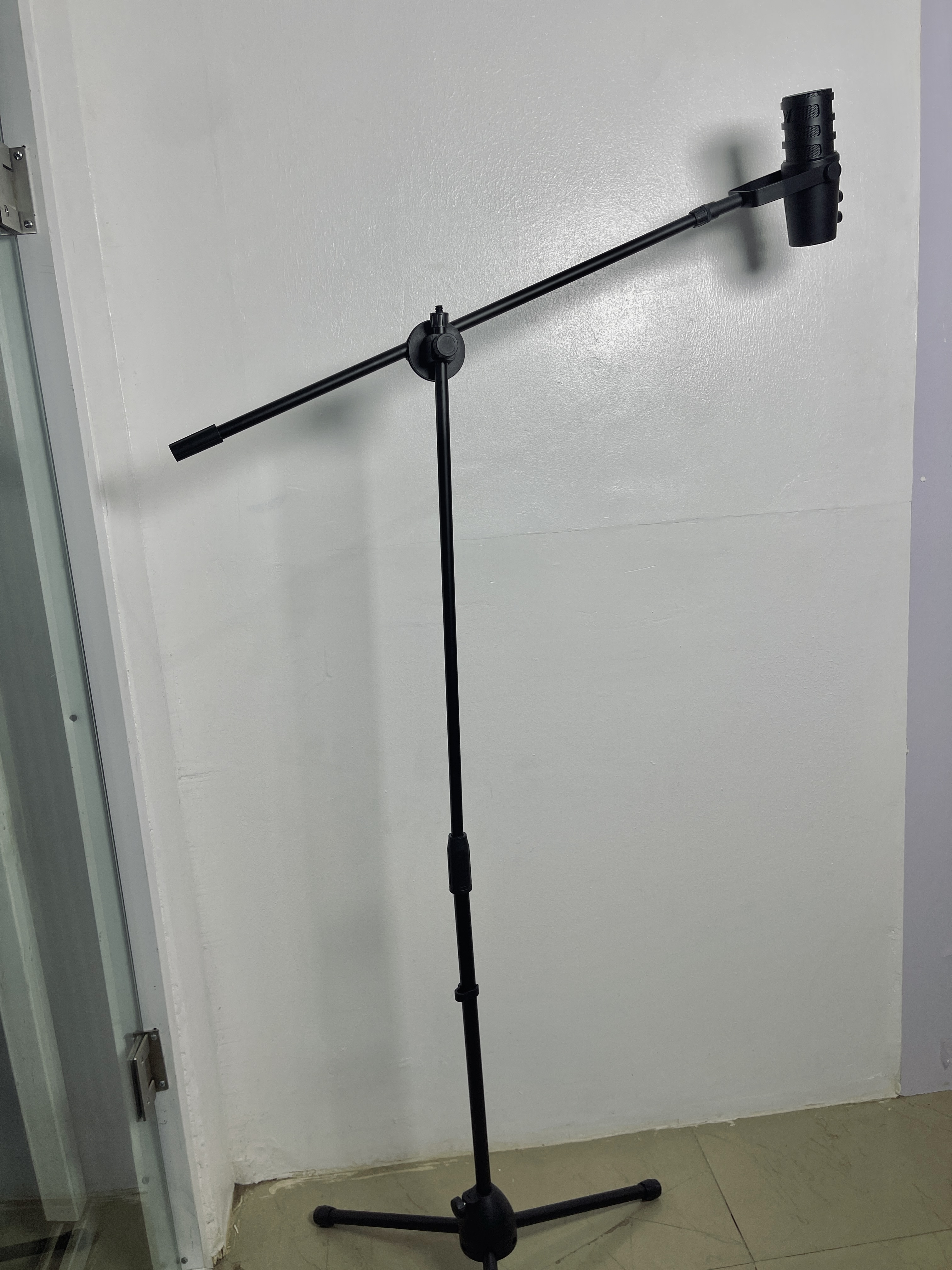 Mic tripod_
                        srcset=